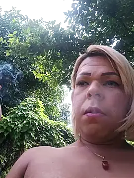 blondebitchlitle online show from October 2025 03:00:01 PM