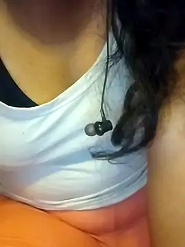 Snapshot of Tamilmayill chatting on February 2025 05:03:02 PM Tamilmayill online show from February 2025 05:03:02 PM