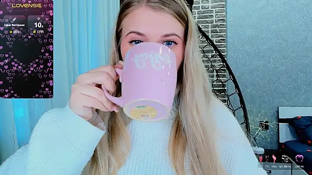 Evacadooo online show from October 2025 02:35:01 AM