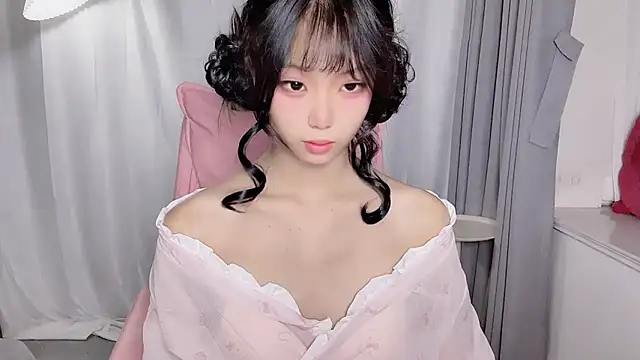 Snapshot of Z-long chatting on November 2025 11:43:02 AM Z-long online show from November 2025 11:43:02 AM