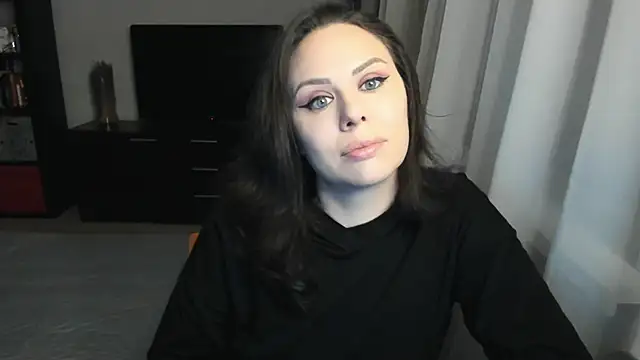 Snapshot of MollyCheiz chatting on November 2025 04:24:01 PM MollyCheiz online show from November 2025 04:24:01 PM