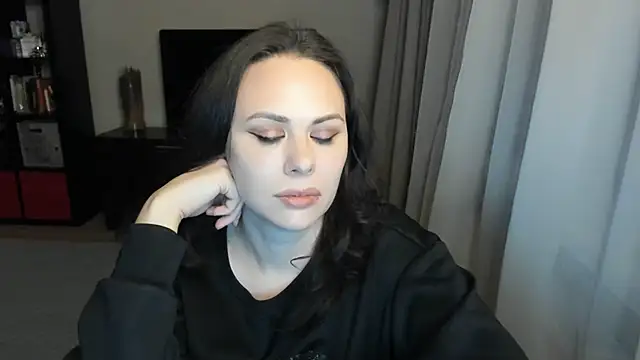 Snapshot of MollyCheiz chatting on November 2025 06:40:02 PM MollyCheiz online show from November 2025 06:40:02 PM