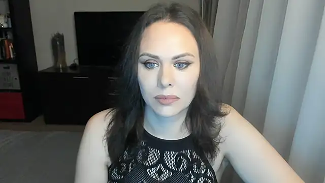 Snapshot of MollyCheiz chatting on November 2025 02:43:02 PM MollyCheiz online show from November 2025 02:43:02 PM