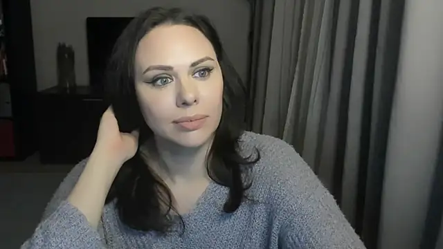 Snapshot of MollyCheiz chatting on December 2025 04:46:02 PM MollyCheiz online show from December 2025 04:46:02 PM