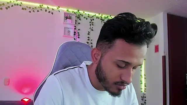 Raf brunette online show from December 2024 02:43:02 PM