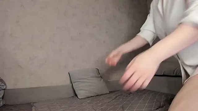 leonabunny online show from December 2024 06:06:02 PM