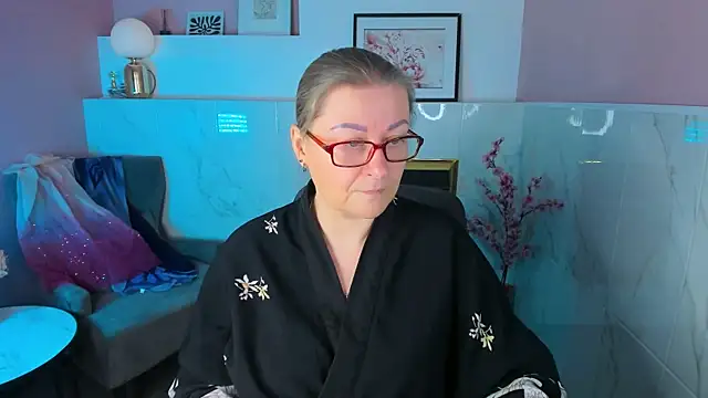 AlexandraKind online show from December 2025 01:29:01 PM