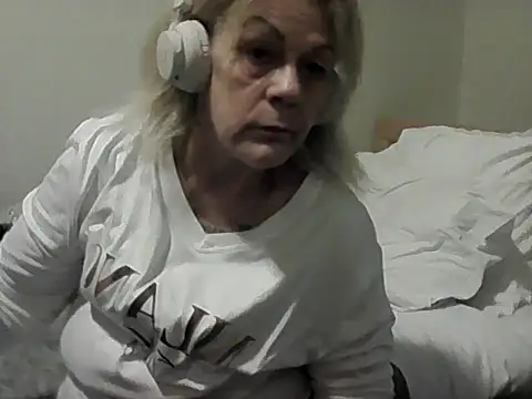 Snapshot of housewife_shantie chatting on November 2025 02:27:01 PM housewife shantie online show from November 2025 02:27:01 PM