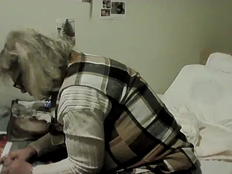 Snapshot of housewife_shantie chatting on November 2025 04:51:01 PM housewife shantie online show from November 2025 04:51:01 PM