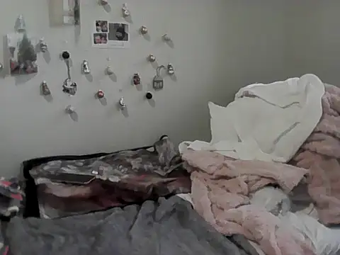 Snapshot of housewife_shantie chatting on December 2025 12:58:02 PM housewife shantie online show from December 2025 12:58:02 PM