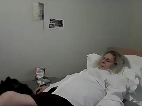 Snapshot of housewife_shantie chatting on February 2026 11:53:02 AM housewife shantie online show from February 2026 11:53:02 AM