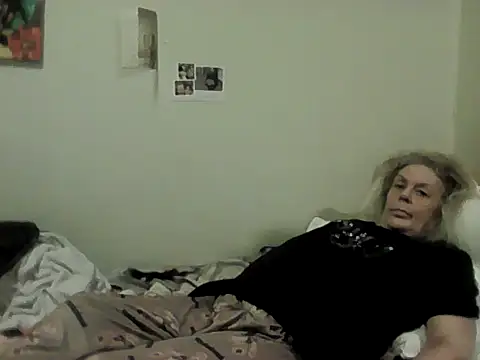 Snapshot of housewife_shantie chatting on February 2026 04:16:02 AM housewife shantie online show from February 2026 04:16:02 AM