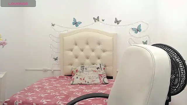 elly willis online show from December 2024 11:09:02 PM