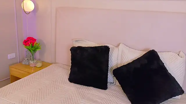 Snapshot of EymiCuper chatting on September 2025 07:27:02 PM EymiCuper online show from September 2025 07:27:02 PM