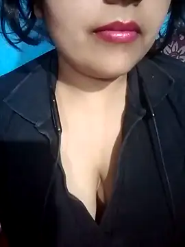 Snapshot of Love-Veronica chatting on April 2026 06:10:02 PM Love-Veronica online show from April 2026 06:10:02 PM