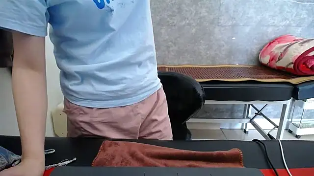 HotQueen online show from October 2025 03:30:01 AM