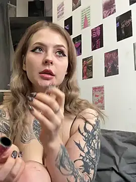 Snapshot of LinaQik chatting on January 2025 01:11:01 PM LinaQik online show from January 2025 01:11:01 PM