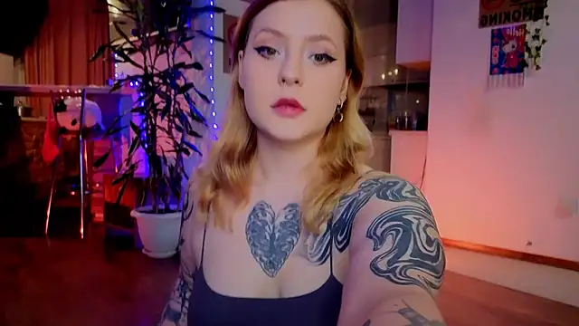 LinaQik online show from November 2025 05:37:02 PM