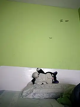 Snapshot of HeleNe22 chatting on October 2025 04:51:02 AM HeleNe22 online show from October 2025 04:51:02 AM