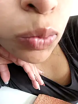 Snapshot of HeleNe22 chatting on February 2026 06:37:02 PM HeleNe22 online show from February 2026 06:37:02 PM