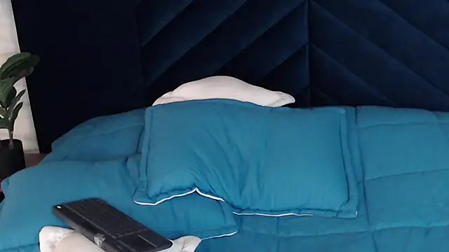 Snapshot of MattiDeLuca chatting on December 2024 08:48:01 PM MattiDeLuca online show from December 2024 08:48:01 PM