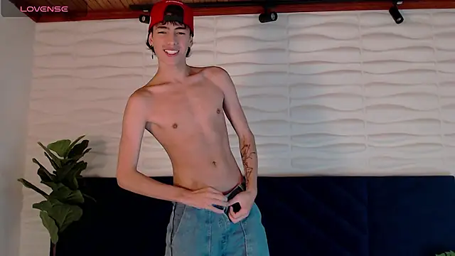 Snapshot of MattiDeLuca chatting on December 2024 07:43:01 PM MattiDeLuca online show from December 2024 07:43:01 PM