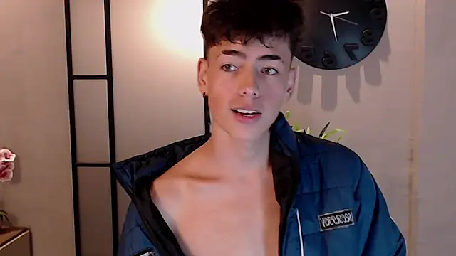 Snapshot of MattiDeLuca chatting on January 2025 02:35:02 PM MattiDeLuca online show from January 2025 02:35:02 PM