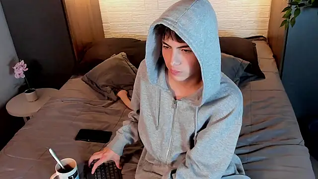 Snapshot of MattiDeLuca chatting on January 2025 02:08:02 PM MattiDeLuca online show from January 2025 02:08:02 PM