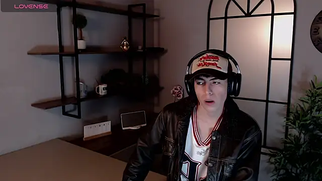 Snapshot of MattiDeLuca chatting on January 2025 11:23:02 AM MattiDeLuca online show from January 2025 11:23:02 AM