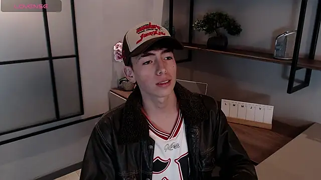 Snapshot of MattiDeLuca chatting on January 2025 05:30:01 PM MattiDeLuca online show from January 2025 05:30:01 PM