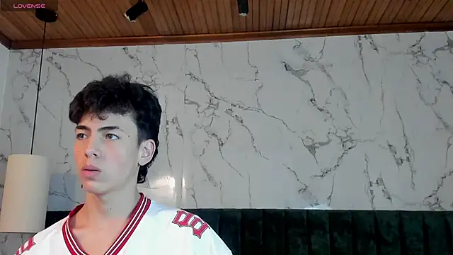 Snapshot of MattiDeLuca chatting on January 2025 03:00:01 PM MattiDeLuca online show from January 2025 03:00:01 PM