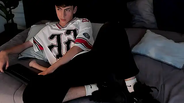 Snapshot of MattiDeLuca chatting on February 2025 01:23:01 AM MattiDeLuca online show from February 2025 01:23:01 AM