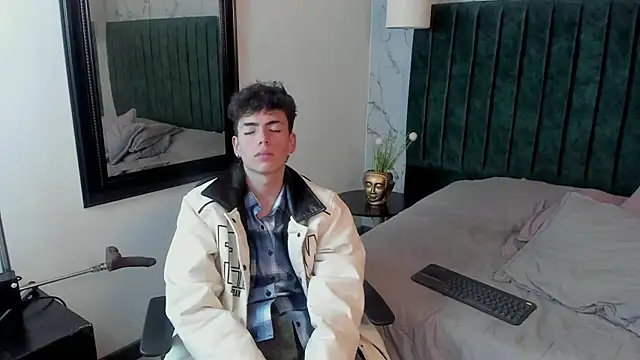 Snapshot of MattiDeLuca chatting on February 2025 05:48:01 PM MattiDeLuca online show from February 2025 05:48:01 PM