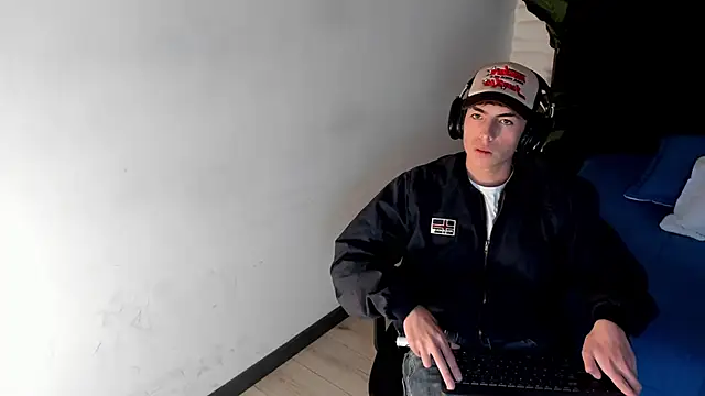 Snapshot of MattiDeLuca chatting on February 2025 02:47:02 PM MattiDeLuca online show from February 2025 02:47:02 PM