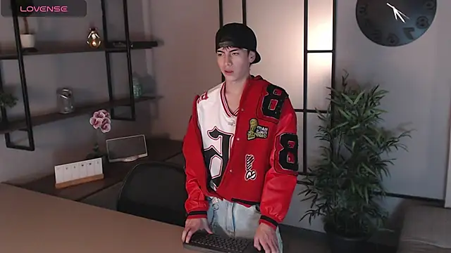 Snapshot of MattiDeLuca chatting on February 2025 11:40:02 AM MattiDeLuca online show from February 2025 11:40:02 AM