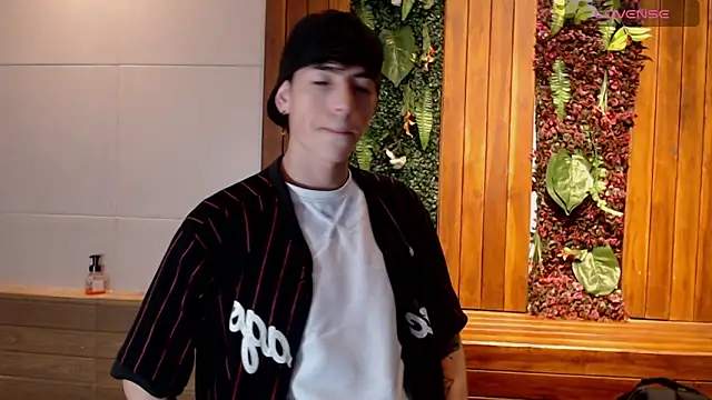 Snapshot of MattiDeLuca chatting on February 2025 12:05:02 PM MattiDeLuca online show from February 2025 12:05:02 PM