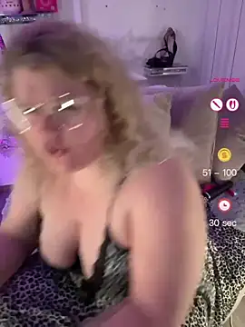 Snapshot of CurvyAnonymousGirl89 chatting on June 2026 06:05:02 PM CurvyAnonymousGirl89 online show from June 2026 06:05:02 PM