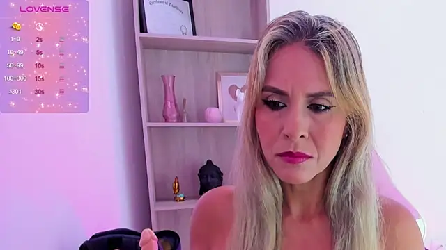 Evangeline johns online show from March 2025 08:22:01 PM