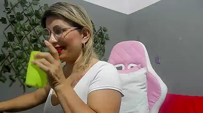 sexy bigboooty online show from December 2024 02:39:01 AM