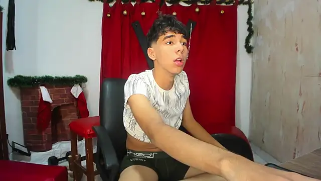 Snapshot of Harry_LatinBoy chatting on December 2024 10:37:01 PM Harry LatinBoy online show from December 2024 10:37:01 PM