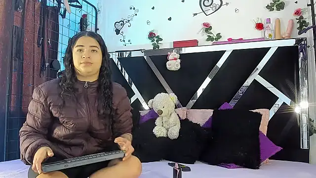 abby eemily online show from December 2025 12:47:02 PM