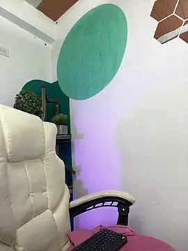 LollaByer online show from November 2025 09:08:01 PM