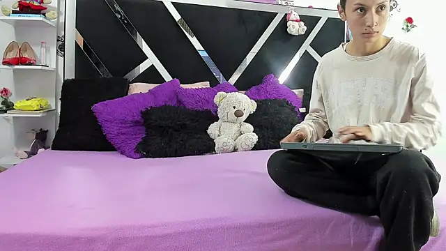 thedream girls online show from October 2025 12:03:01 PM