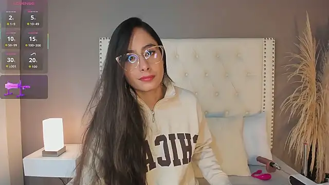 Julia Martinez  online show from February 2026 11:31:01 AM