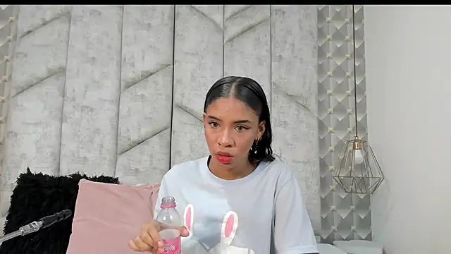 Snapshot of AshleyHill2 chatting on December 2025 03:00:01 AM AshleyHill2 online show from December 2025 03:00:01 AM