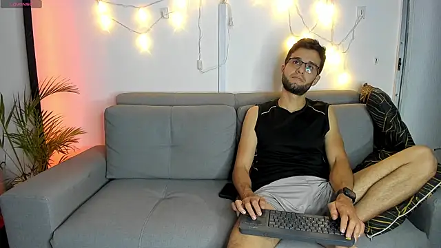 andrewChris  online show from January 2025 03:32:02 AM