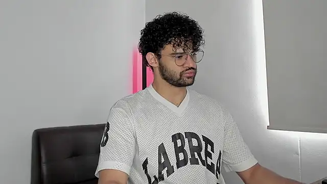 andrewChris  online show from September 2025 01:11:02 PM