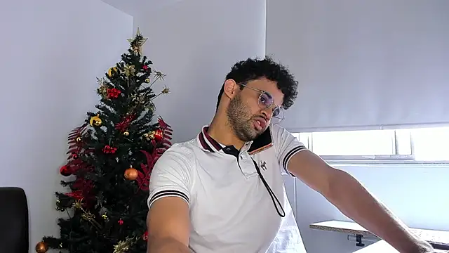 andrewChris  online show from December 2025 08:04:02 PM