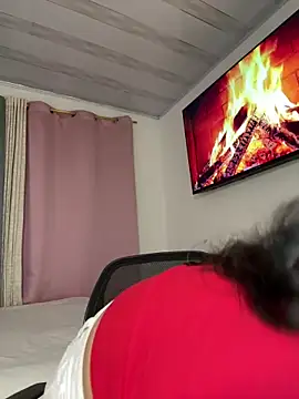 Snapshot of Lady_Rey chatting on November 2025 11:07:02 PM Lady Rey online show from November 2025 11:07:02 PM