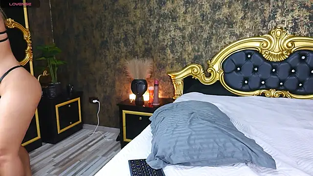 Snapshot of KiraRosse chatting on December 2024 05:37:01 AM KiraRosse online show from December 2024 05:37:01 AM